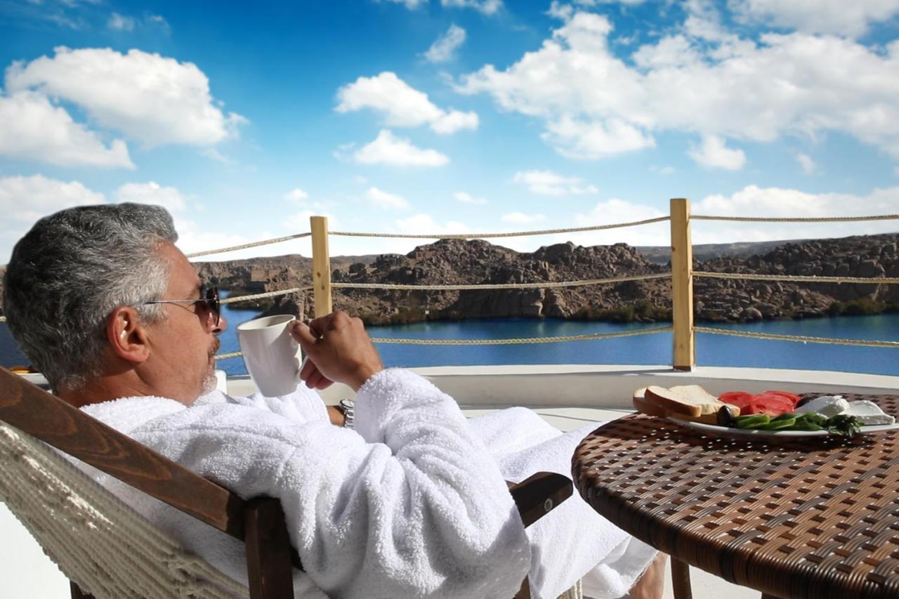 Benben By Dhara Hotels - Adults Only Asuán Exterior foto A guest at the Dead Sea Spa Magdiel