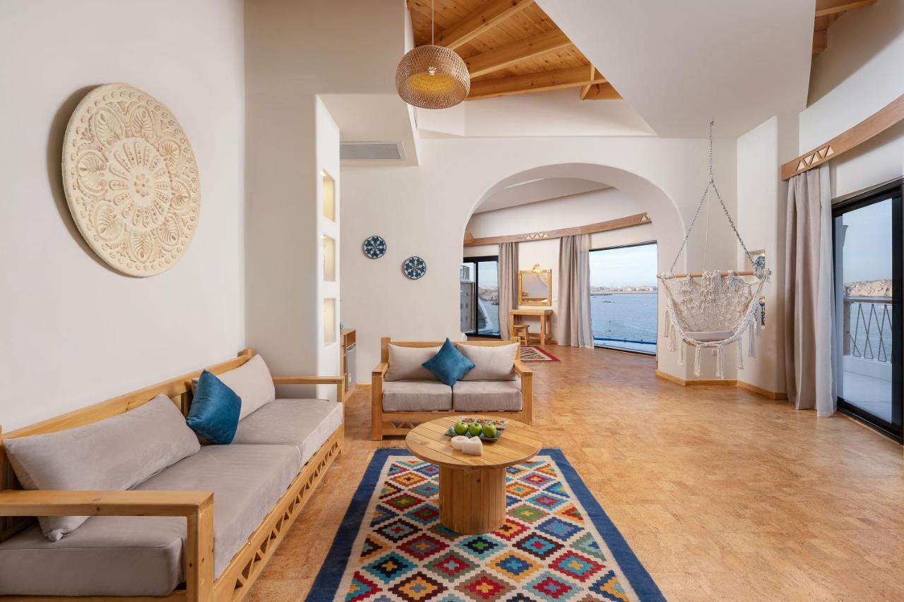 Benben By Dhara Hotels - Adults Only Asuán Exterior foto The interior of a suite at the resort