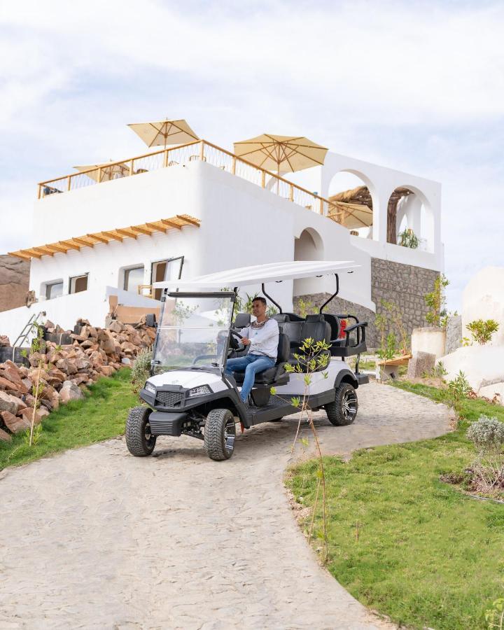 Benben By Dhara Hotels - Adults Only Asuán Exterior foto Club Car Villager