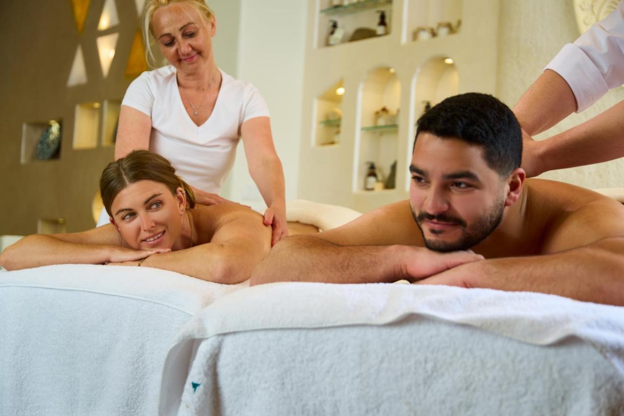 Benben By Dhara Hotels - Adults Only Asuán Exterior foto Massage therapists working on a couple
